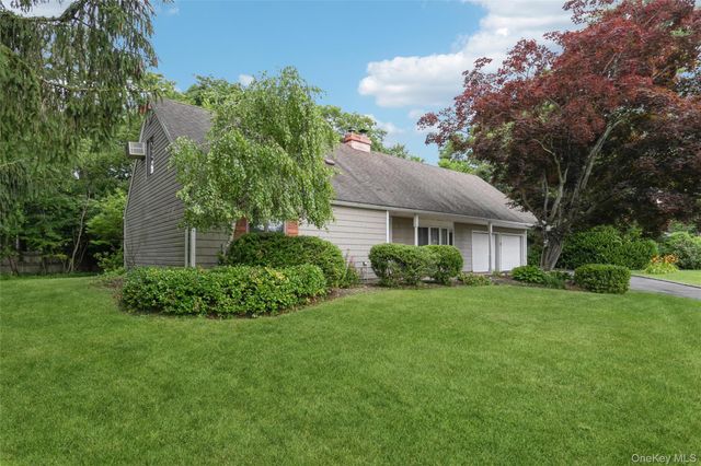 28 Campus Lane, Ronkonkoma, NY 11779