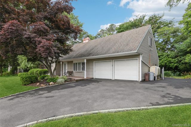28 Campus Lane, Ronkonkoma, NY 11779