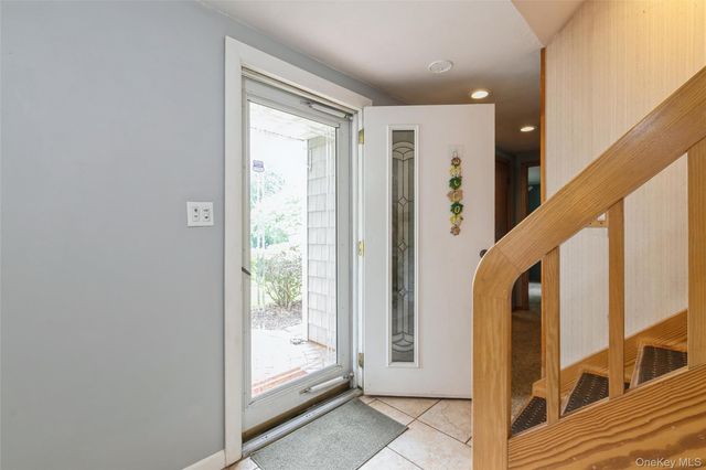 28 Campus Lane, Ronkonkoma, NY 11779