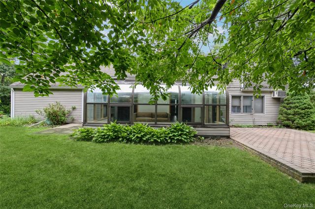 28 Campus Lane, Ronkonkoma, NY 11779