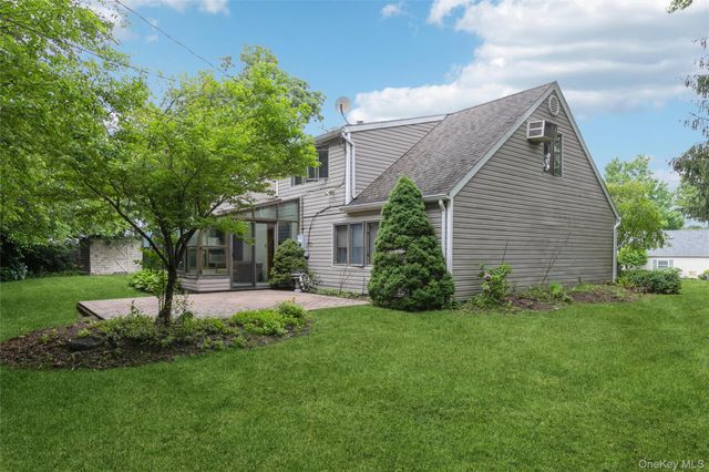 28 Campus Lane, Ronkonkoma, NY 11779