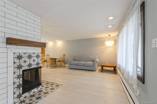 28 Campus Lane, Ronkonkoma, NY 11779