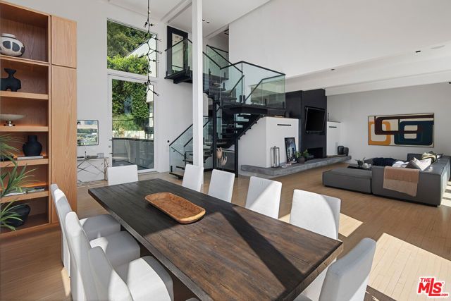 9340 Readcrest Drive, Beverly Hills, CA 90210