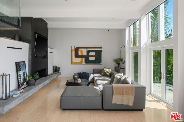 9340 Readcrest Drive, Beverly Hills, CA 90210