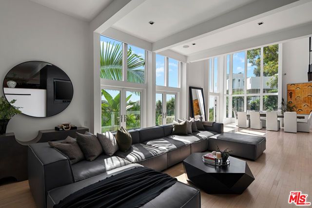 9340 Readcrest Drive, Beverly Hills, CA 90210