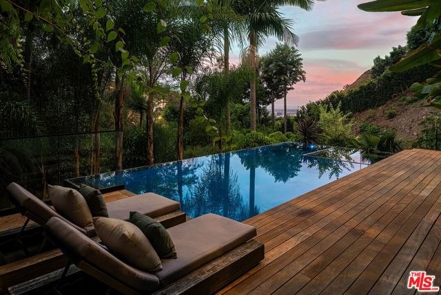 9340 Readcrest Drive, Beverly Hills, CA 90210