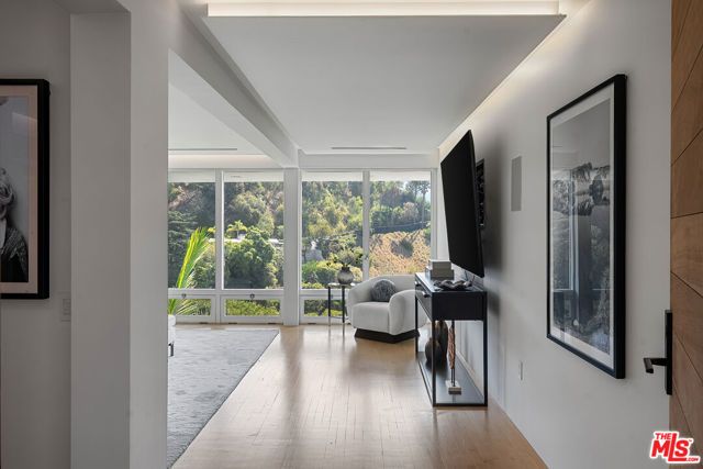 9340 Readcrest Drive, Beverly Hills, CA 90210