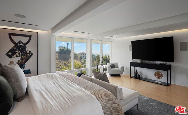 9340 Readcrest Drive, Beverly Hills, CA 90210