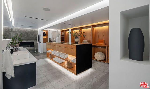 9340 Readcrest Drive, Beverly Hills, CA 90210