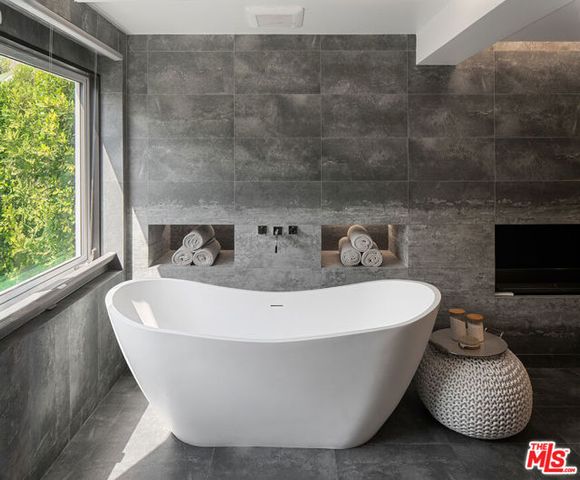 9340 Readcrest Drive, Beverly Hills, CA 90210