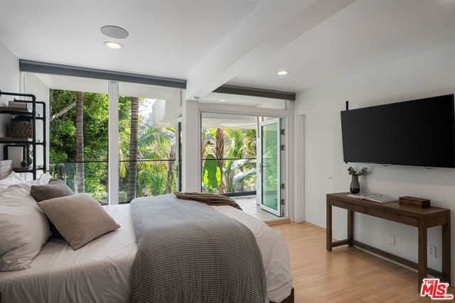 9340 Readcrest Drive, Beverly Hills, CA 90210