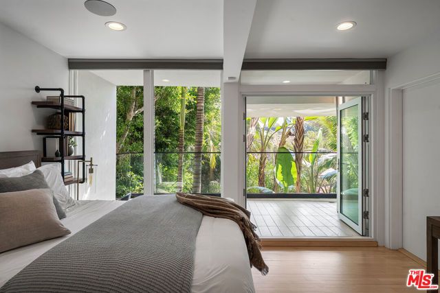 9340 Readcrest Drive, Beverly Hills, CA 90210