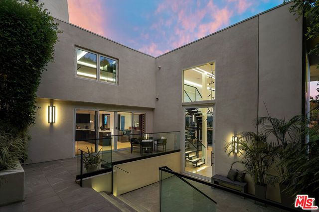 9340 Readcrest Drive, Beverly Hills, CA 90210