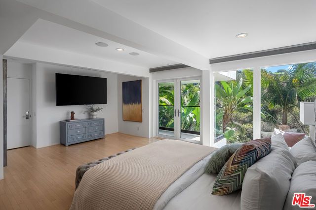 9340 Readcrest Drive, Beverly Hills, CA 90210