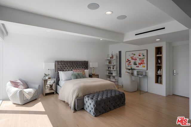 9340 Readcrest Drive, Beverly Hills, CA 90210