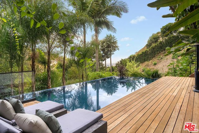 9340 Readcrest Drive, Beverly Hills, CA 90210