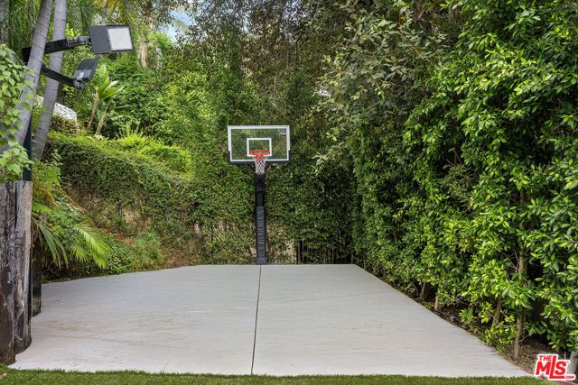 9340 Readcrest Drive, Beverly Hills, CA 90210