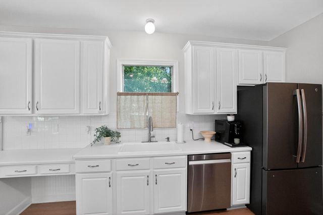 300 N Carriage Hills DR, Georgetown, TX 78626