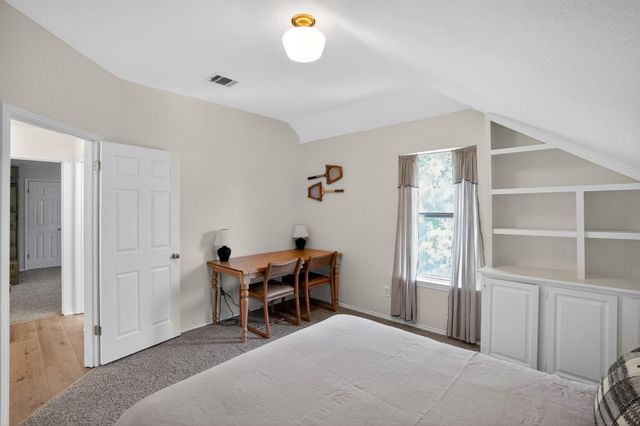 300 N Carriage Hills DR, Georgetown, TX 78626