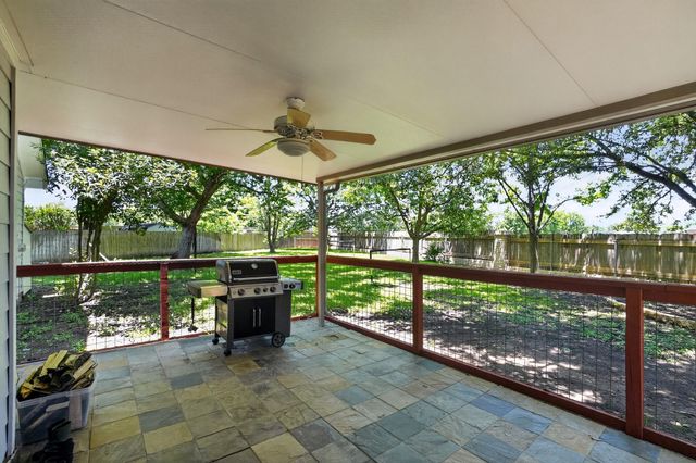 300 N Carriage Hills DR, Georgetown, TX 78626