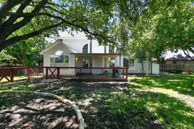 300 N Carriage Hills DR, Georgetown, TX 78626