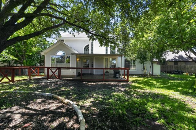 300 N Carriage Hills DR, Georgetown, TX 78626