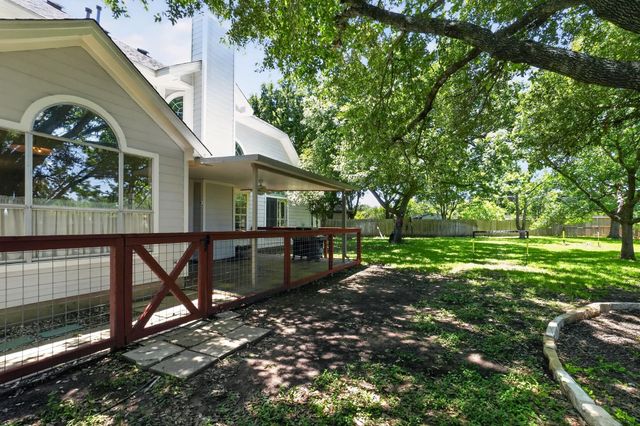 300 N Carriage Hills DR, Georgetown, TX 78626