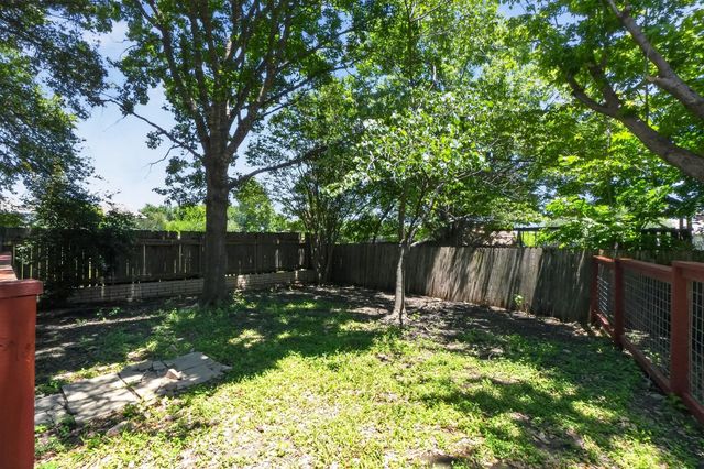 300 N Carriage Hills DR, Georgetown, TX 78626