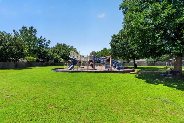 300 N Carriage Hills DR, Georgetown, TX 78626