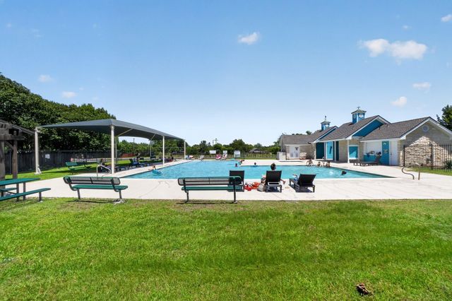 300 N Carriage Hills DR, Georgetown, TX 78626