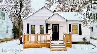 19110 Kingsville Street, Harper Woods, MI 48225