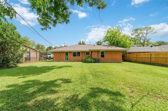 6601 Roos Road, Houston, TX 77074