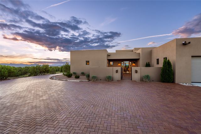 4 Penasco Circle, Santa Fe, NM 87506