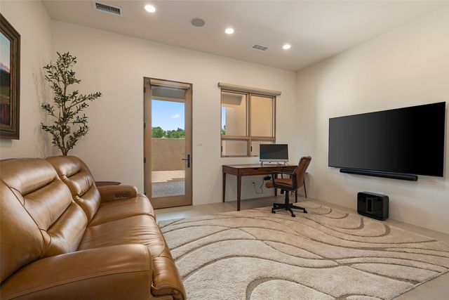 4 Penasco Circle, Santa Fe, NM 87506