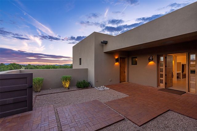 4 Penasco Circle, Santa Fe, NM 87506