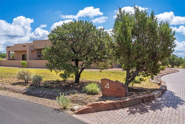 4 Penasco Circle, Santa Fe, NM 87506