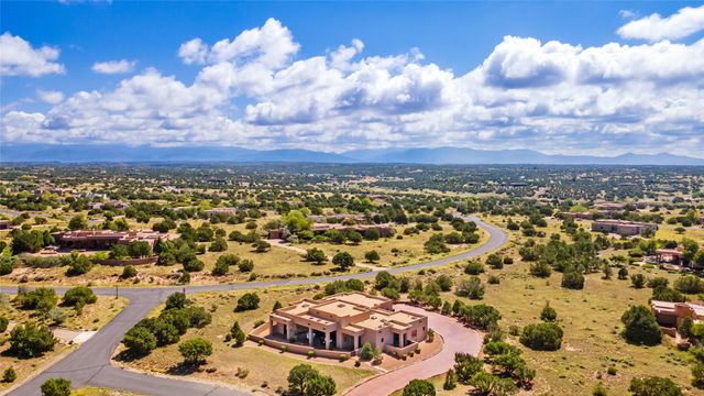 4 Penasco Circle, Santa Fe, NM 87506