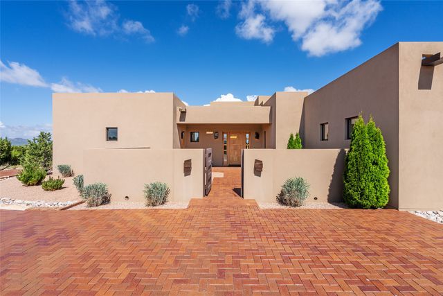 4 Penasco Circle, Santa Fe, NM 87506