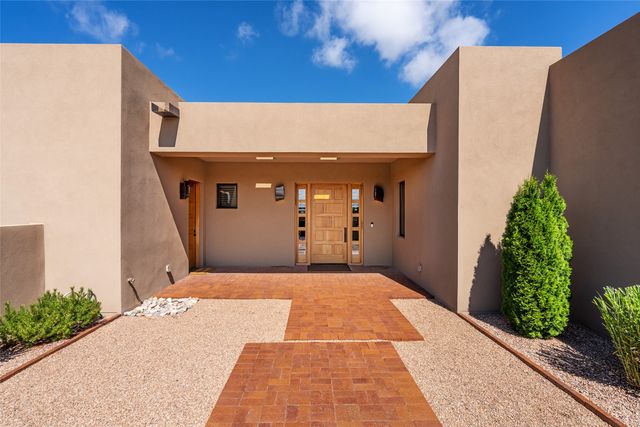 4 Penasco Circle, Santa Fe, NM 87506