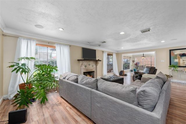 2105 Meadow Parkway N N, League City, TX 77573