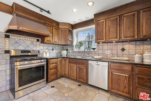 15328 De Pauw Street, Pacific Palisades (los Angeles), CA 90272