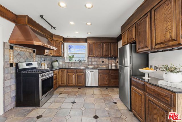 15328 De Pauw Street, Pacific Palisades (los Angeles), CA 90272