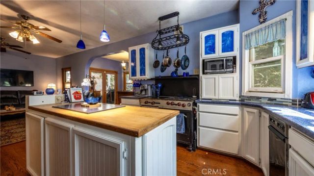 24083 Cresta Drive, Crestline, CA 92325