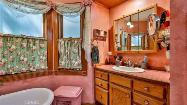 24083 Cresta Drive, Crestline, CA 92325