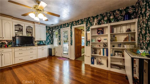 24083 Cresta Drive, Crestline, CA 92325