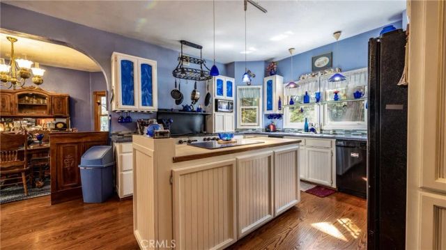 24083 Cresta Drive, Crestline, CA 92325