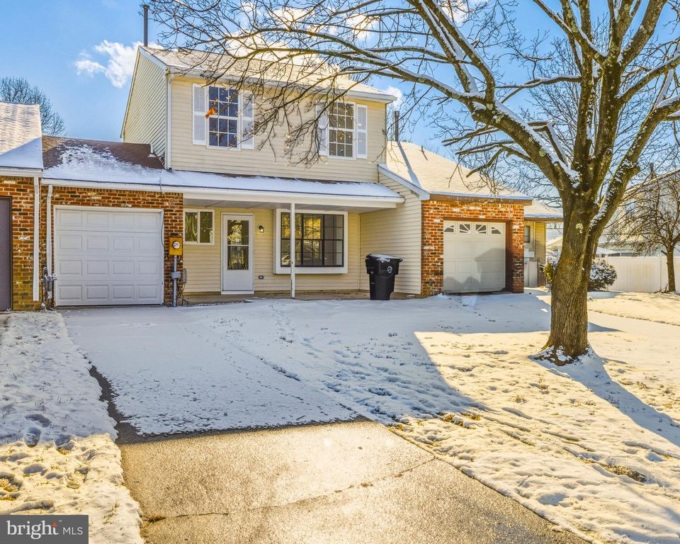 10 HEYWOOD LN, Sicklerville, NJ 08081