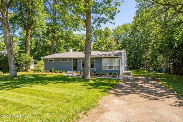 39 Blue Jay Drive, Toms River, NJ 08755