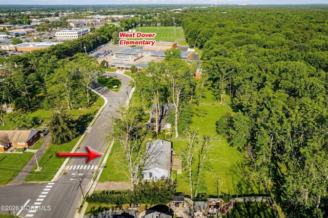 39 Blue Jay Drive, Toms River, NJ 08755