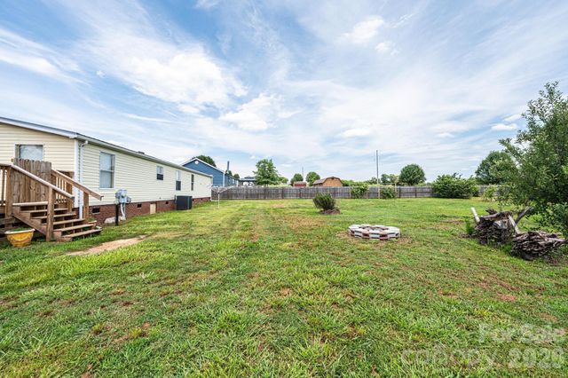 2385 Arrowwood Drive, Hickory, NC 28601